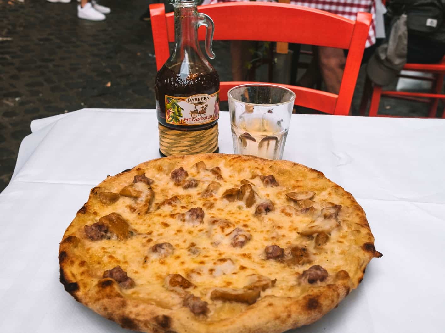 Sausage and mushroom pizza from Pizzeria Dar Poeta. This pizzeria is one of the best restaurants in Trastevere. 