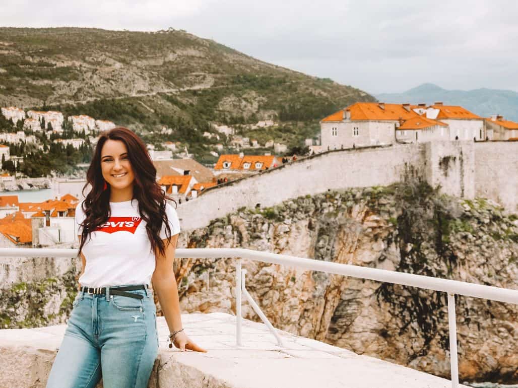 Me standing in front of the Dubrovnik city walls wearing a Levi's t-shirt and boyfriend jeans. It's important to add comfortable and fashionable clothing to your list of what to pack when studying abroad in Europe.