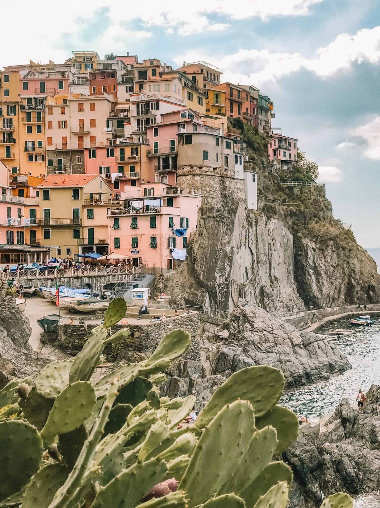 Stunning view of the cliffside houses in Manarola 