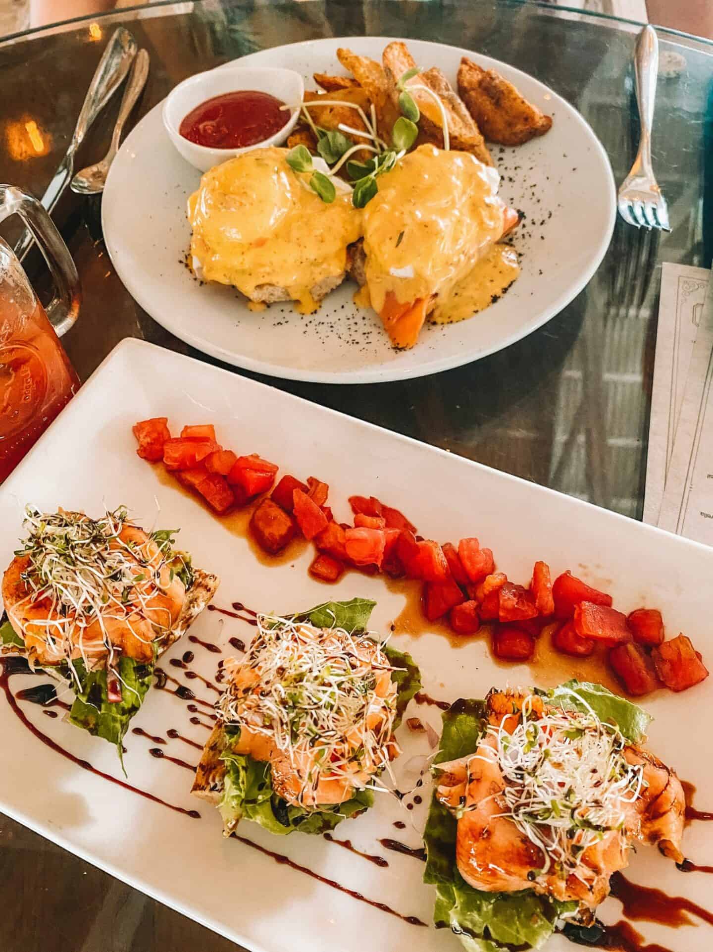 Bottomless mimos brunch at San Simon Beach Club – one of the best restaurants in Roatan 