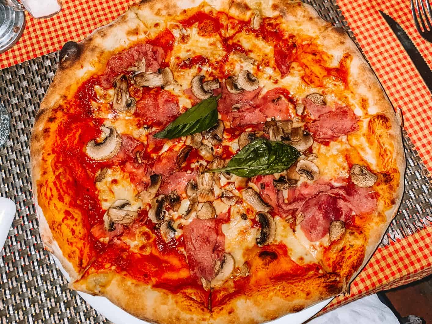 Authentic Neapolitan pizza from Regina Pizzeria on Gili Trawangan 
