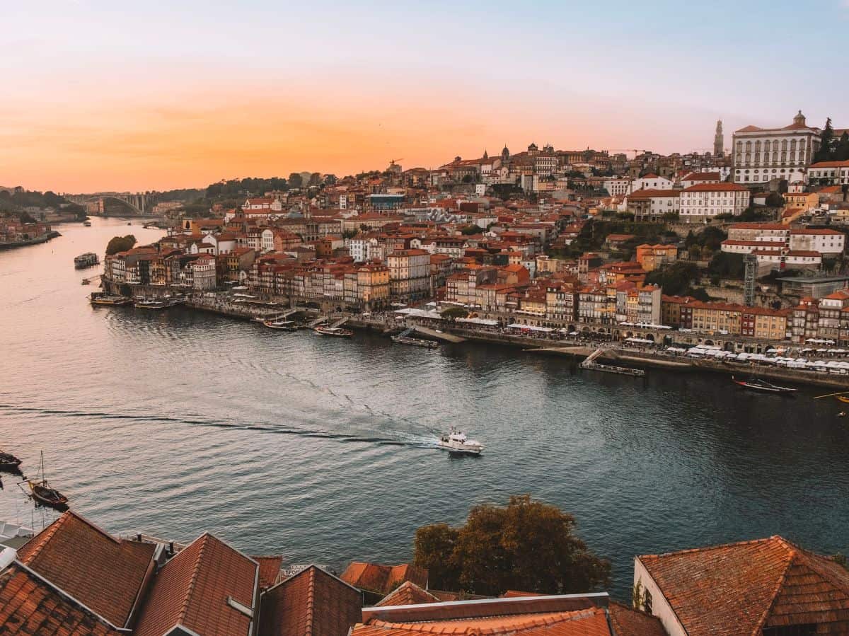 Sunset views from the Jardim do Morro. A visit here during sunset needs to be on your long weekend in Porto itinerary. 